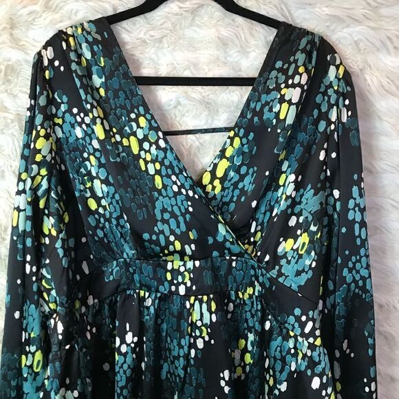 Torrid Satin Blouse Puff sleeve, Tie back, Peekaboo, Lightweight, Sexy, … - Picture 5 of 15